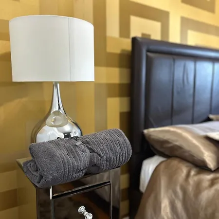 Oriente River By Paula Vaz